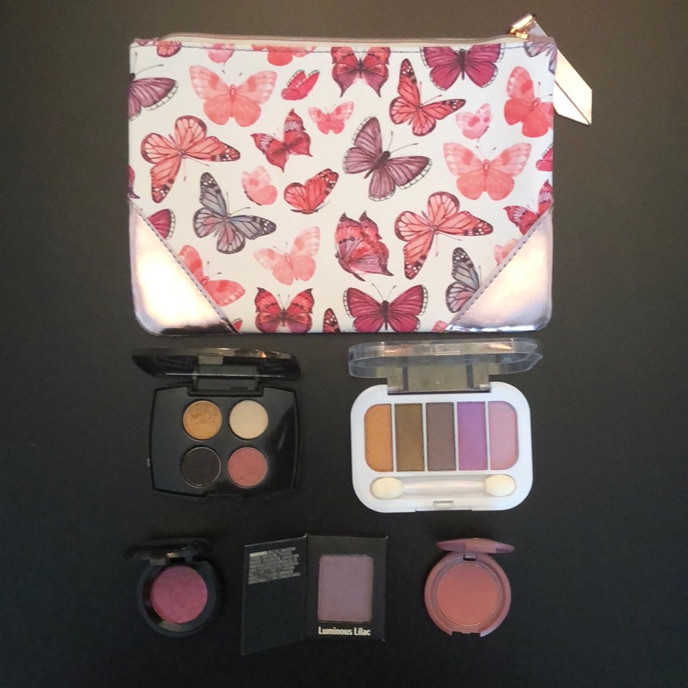New 7 Pc Pink & Purple Eyeshadows, Liner & Bag